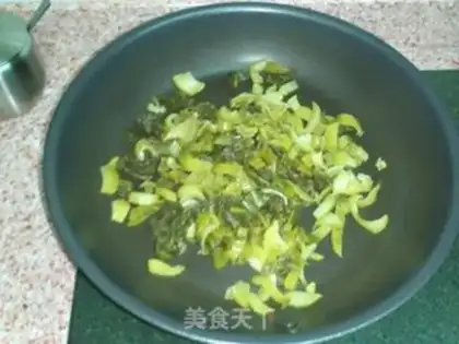 Make Pickled vegetables, ginger and onion, pig intestine step 3
