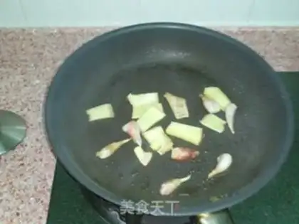 Make Pickled vegetables, ginger and onion, pig intestine step 5