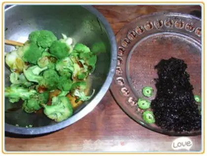 Make Broccoli in oyster sauce, apple tree step 3