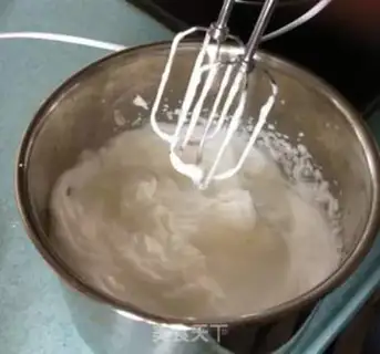 Make Banana Qifeng Cake step 7
