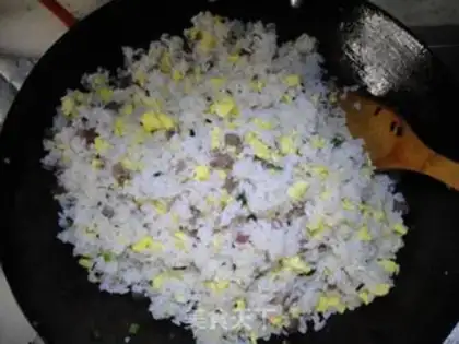Make Huangjia Barbecue Egg Fried Rice step 4