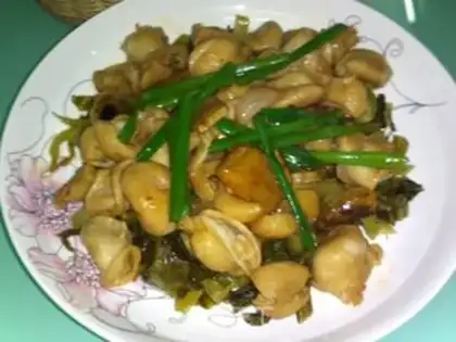 Make Pickled vegetables, ginger and onion, pig intestine step 7