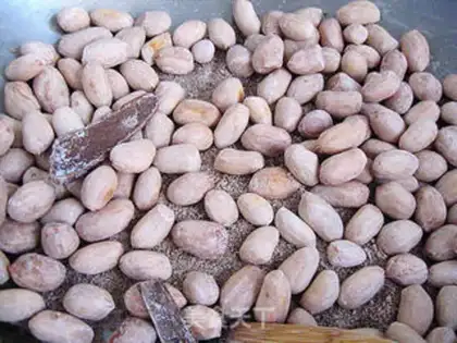 Make Salt-roasted spiced peanuts step 4