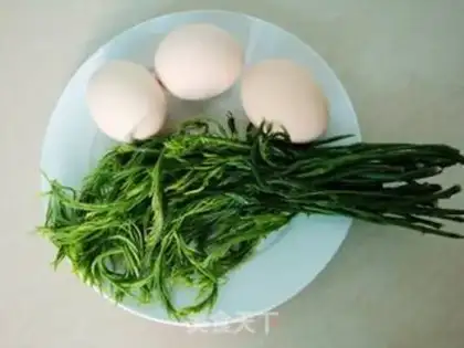 Make Fried eggs with stinky vegetables step 0
