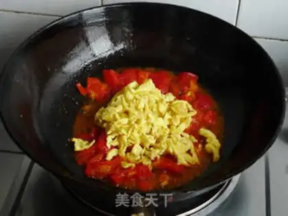 Make tomato scrambled eggs step 5
