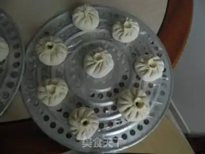 Make Home-made small meat buns step 3