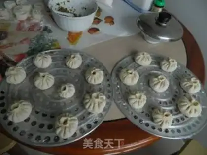 Make Home-made small meat buns step 4