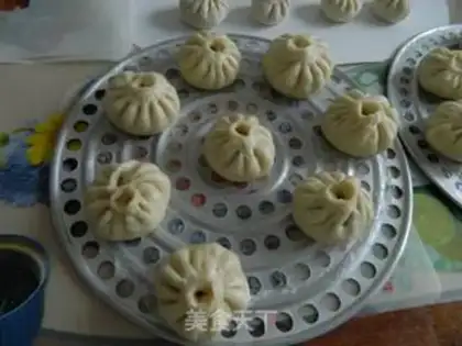 Make Home-made small meat buns step 5
