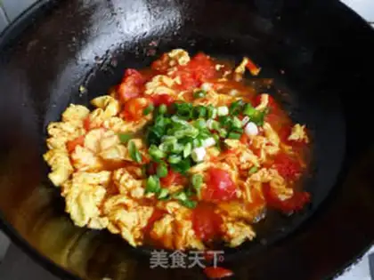 Make tomato scrambled eggs step 7