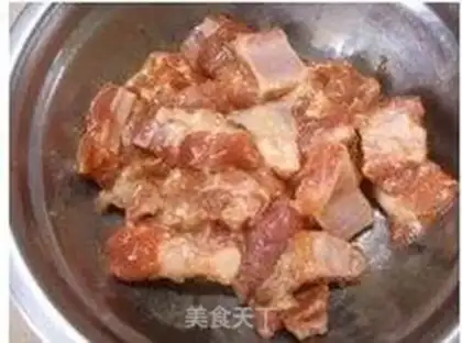 Make Steamed pork ribs with pumpkin step 1