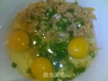 Make Fried eggs with clams step 1