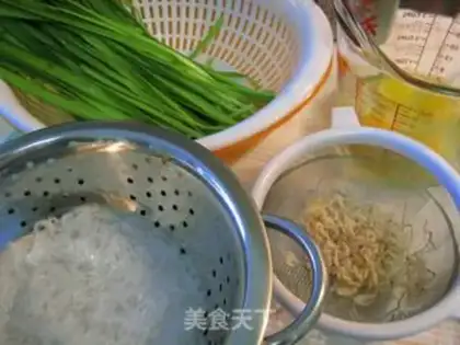 Make Leek egg vermicelli pie step 0
