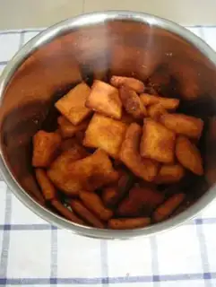 Make Homemade spicy crispy rice crust step 7