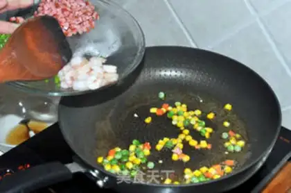 Make Mixed shrimp fried rice step 2