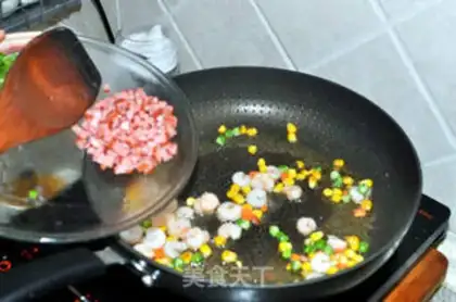 Make Mixed shrimp fried rice step 3
