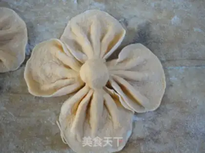Make Huahua steamed buns step 9