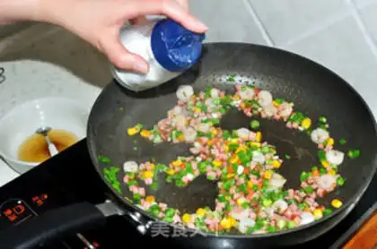 Make Mixed shrimp fried rice step 5