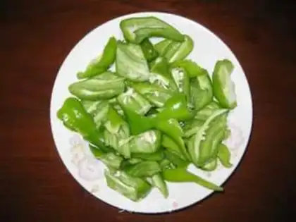 Make stir-fried beef with chili bean drum step 0