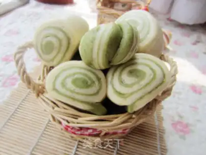Make Fresh matcha roll step 11