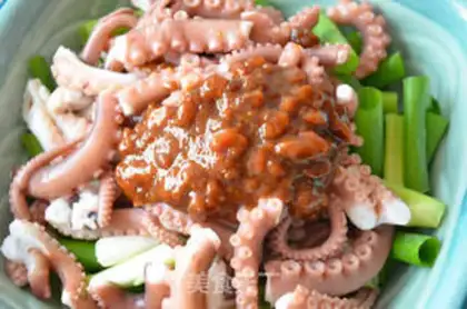 Make Soybean sauce and onion mixed with eight strips step 5
