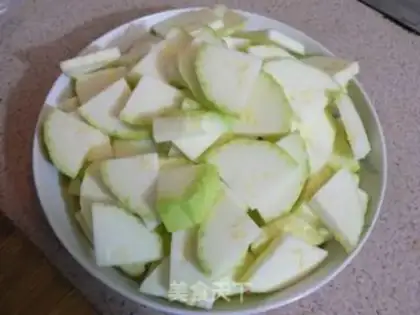 Make stir-fried vegetarian chicken with zucchini step 1