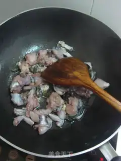 Make Frog with pickled pepper step 3