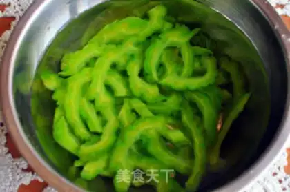 Make Sesame oil and bitter gourd step 4