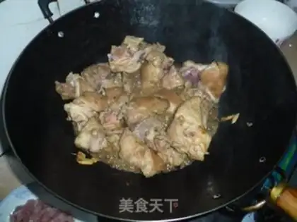 Make Braised pork knuckles with peanuts step 2