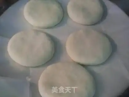 Make Leek egg vermicelli pie step 16