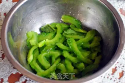 Make Sesame oil and bitter gourd step 5