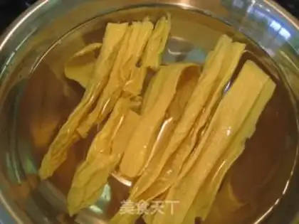 Make Green bamboo and cucumber mixed with peanuts step 1