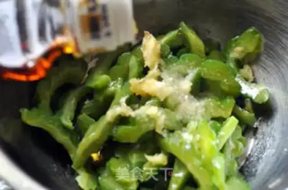 Make Sesame oil and bitter gourd step 7