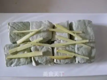 Make Stinky tofu with chopped pepper step 1