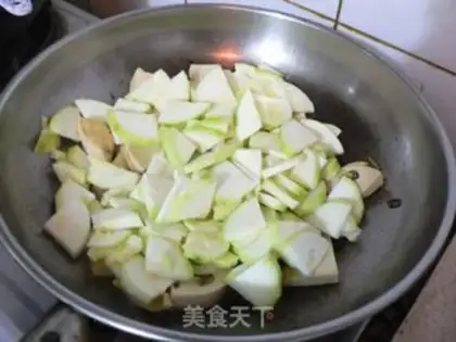 Make stir-fried vegetarian chicken with zucchini step 6