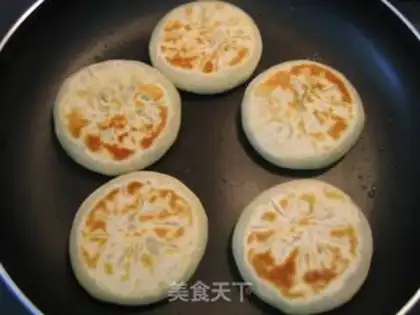 Make Leek egg vermicelli pie step 19