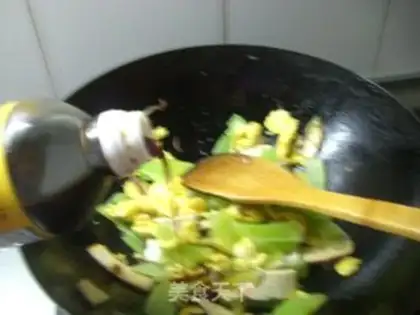 Make Vegetarian scrambled eggs and fragrant dried lettuce step 6