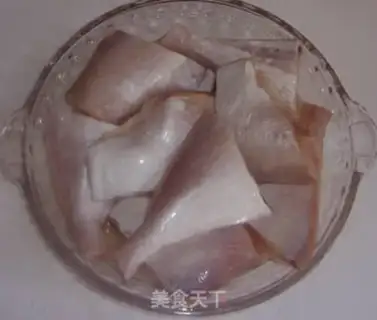 Make Braised skinned fish in brown sauce step 0