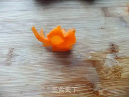 Make Lotus goldfish step 3