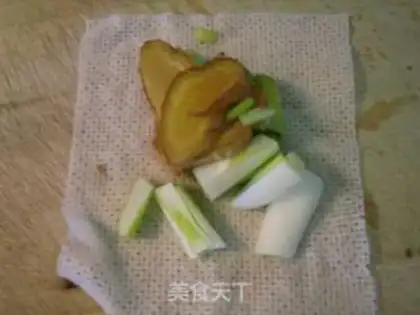 Make Green bamboo and cucumber mixed with peanuts step 4