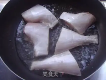 Make Braised skinned fish in brown sauce step 2