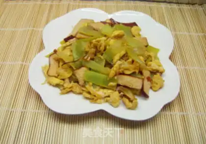 Make Vegetarian scrambled eggs and fragrant dried lettuce step 8