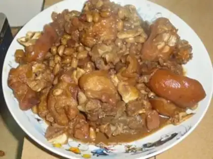 Make Braised pork knuckles with peanuts step 6