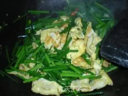 Make Scrambled eggs with leek moss step 4