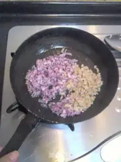 Make Macaroni with tomato sauce and meat sauce step 3