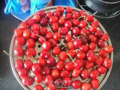 Make Homemade cherry wine step 0
