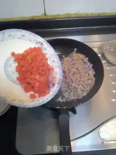 Make Macaroni with tomato sauce and meat sauce step 4