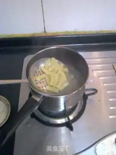 Make Macaroni with tomato sauce and meat sauce step 8
