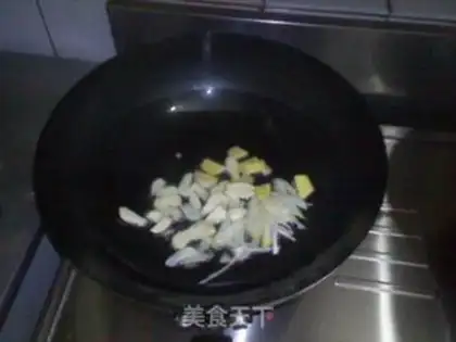 Make Spanish mackerel and garlic sprouts step 4