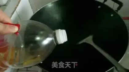 Make stir-fried pork with day lily and straw mushroom step 4
