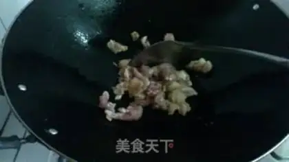 Make stir-fried pork with day lily and straw mushroom step 5